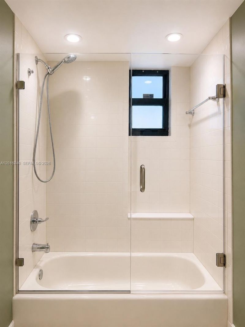 555 NE 30th St , Unit 404, Miami, FL 33137 Photo