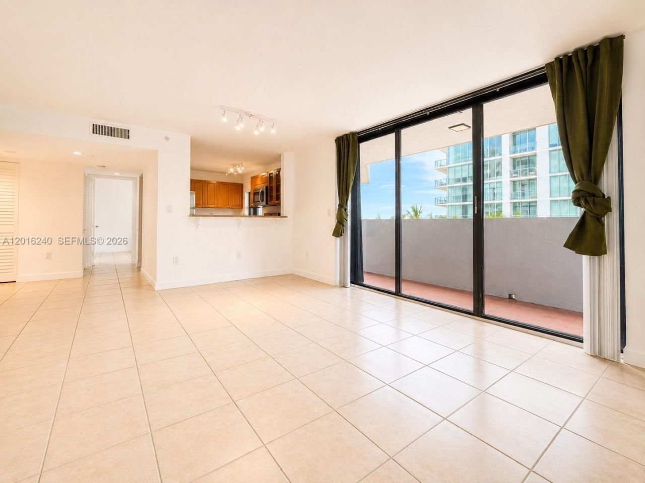 555 NE 30th St , Unit 404, Miami, FL 33137 Photo