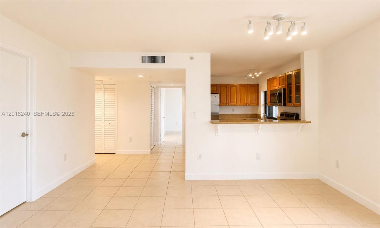 555 NE 30th St , Unit 404, Miami, FL 33137 Photo