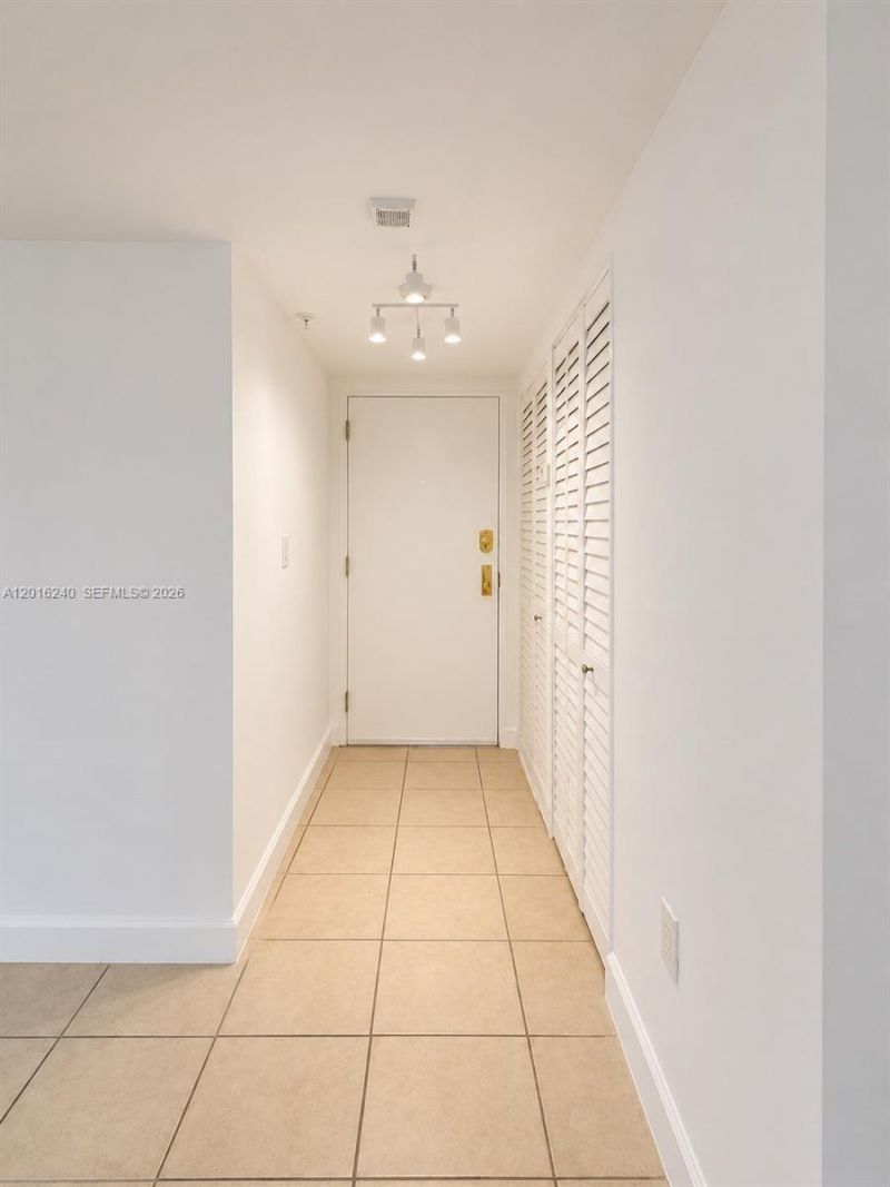 555 NE 30th St , Unit 404, Miami, FL 33137 Photo