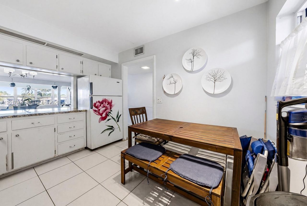 3121 NE 51st St , Unit 205E, Fort Lauderdale, FL 33308 Photo