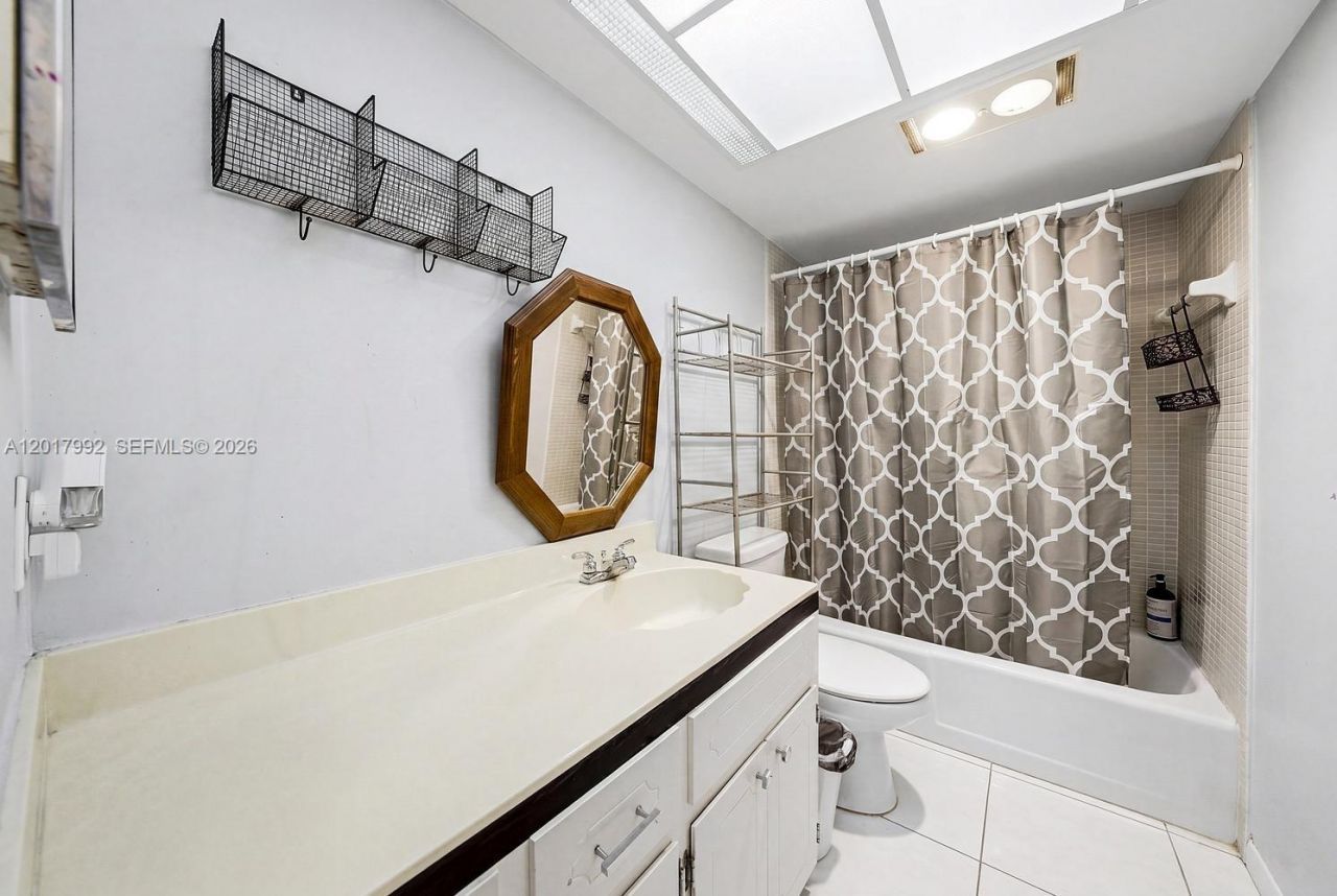 3121 NE 51st St , Unit 205E, Fort Lauderdale, FL 33308 Photo