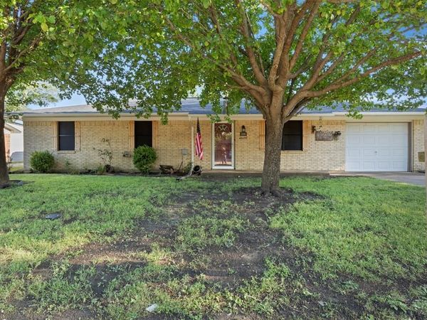 106 Wayne Drive , Sanger, TX 76266