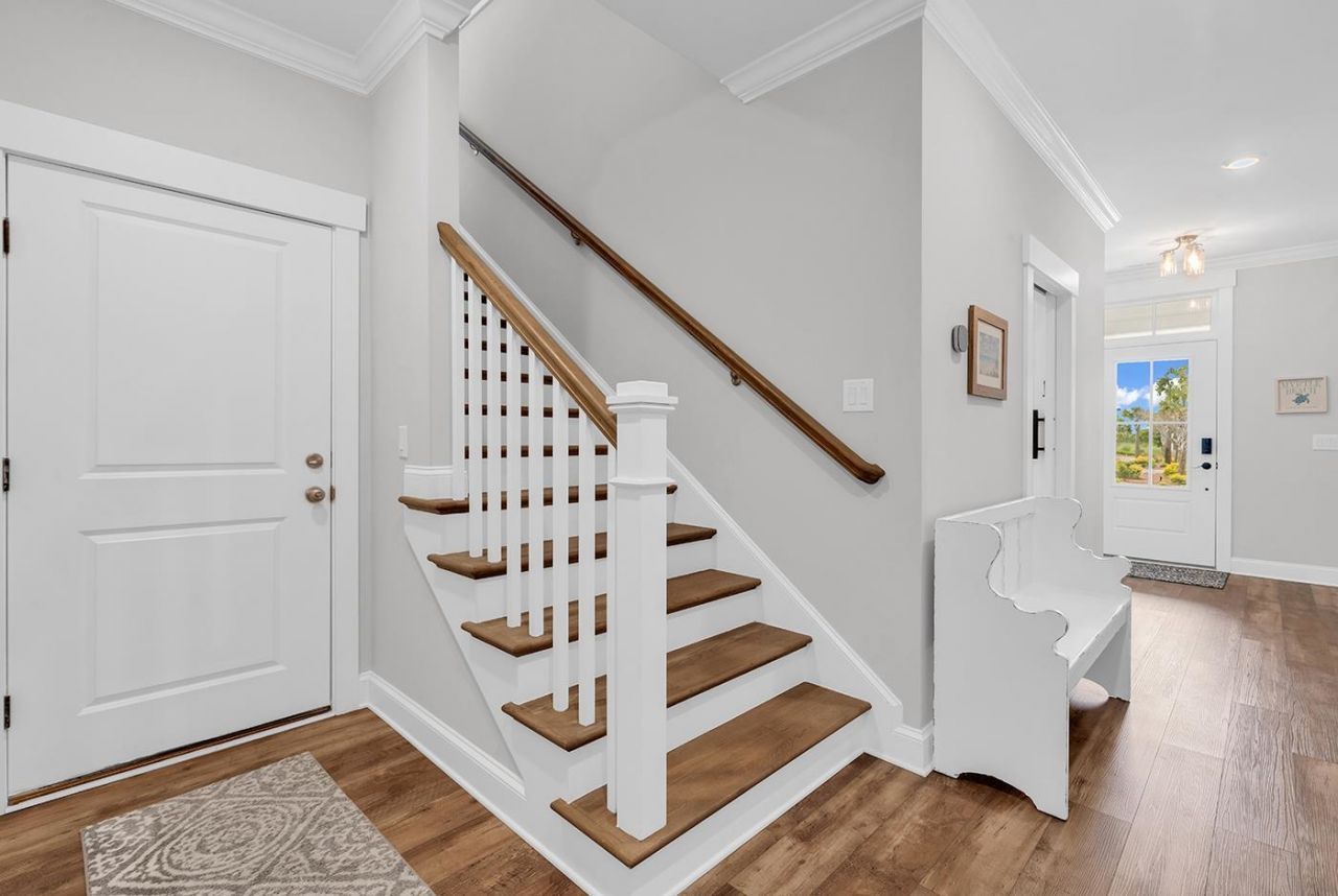 870 Fountain Ct.  Photo 4