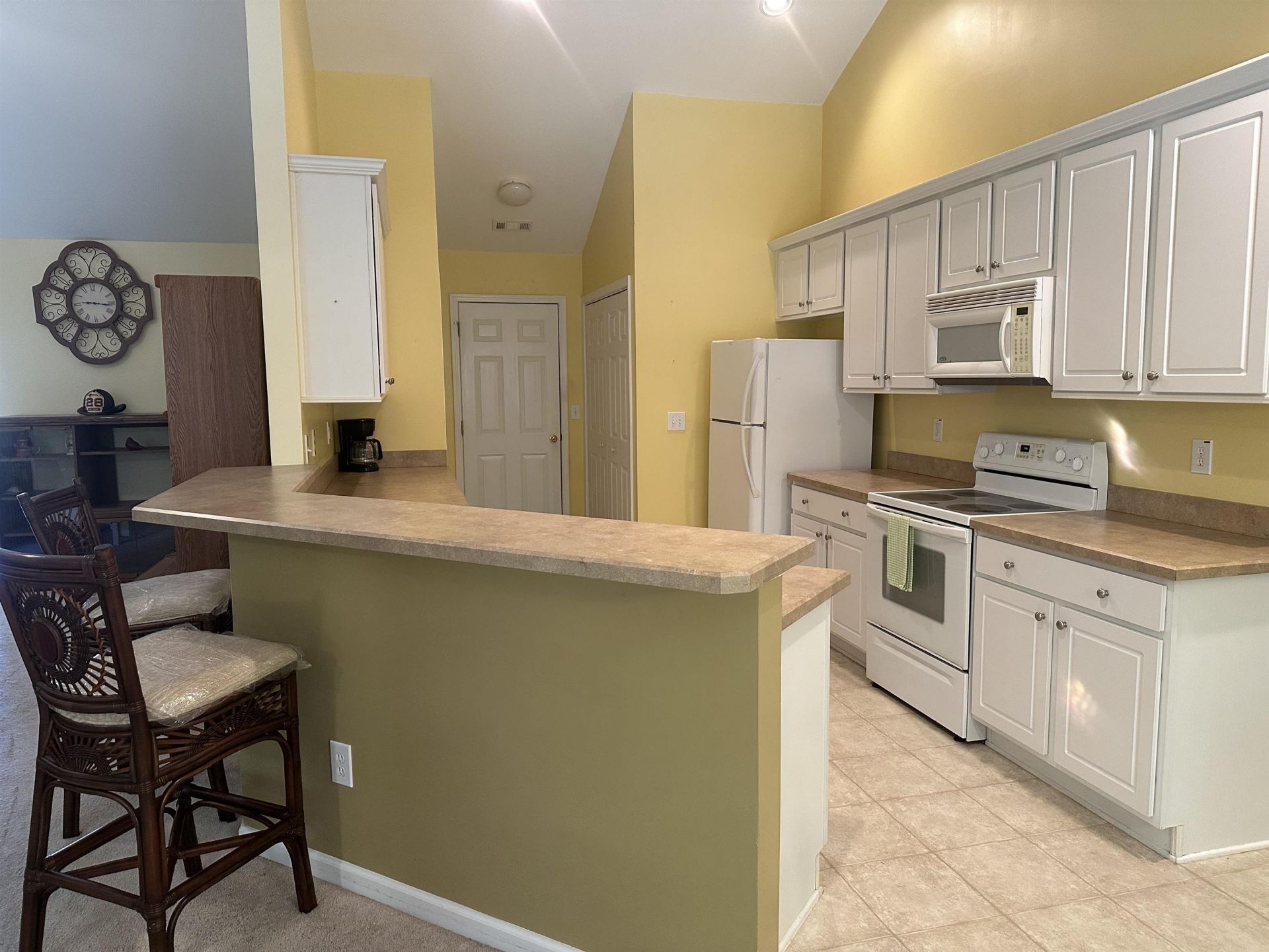 100 Barclay Dr.  Photo 5