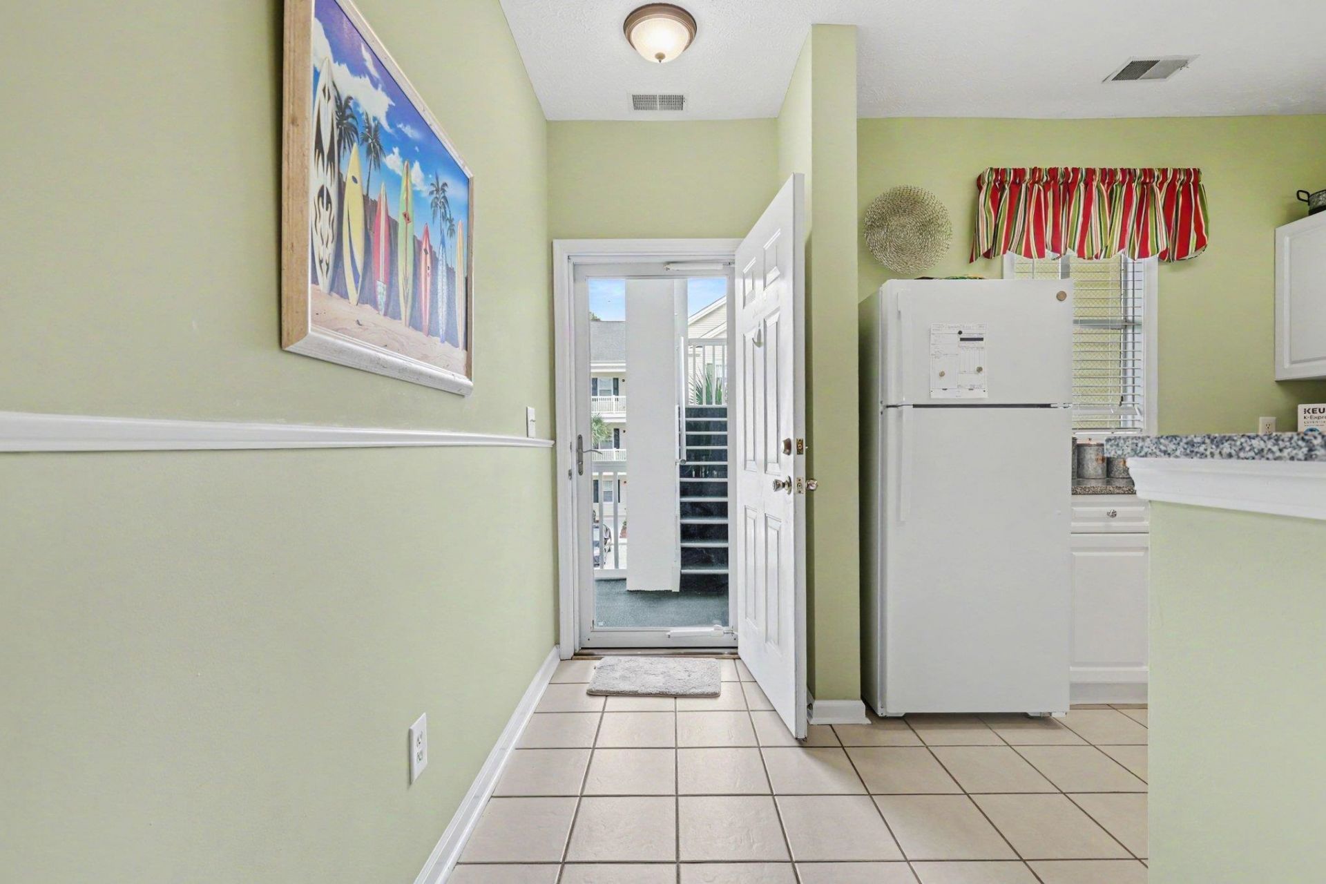 601 N Hillside Dr.  Photo 4