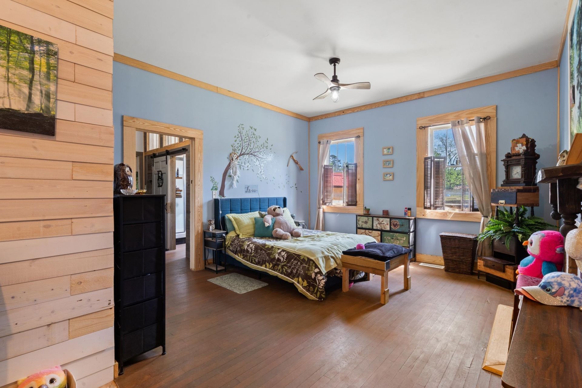 209 E Walnut St. Photo 11