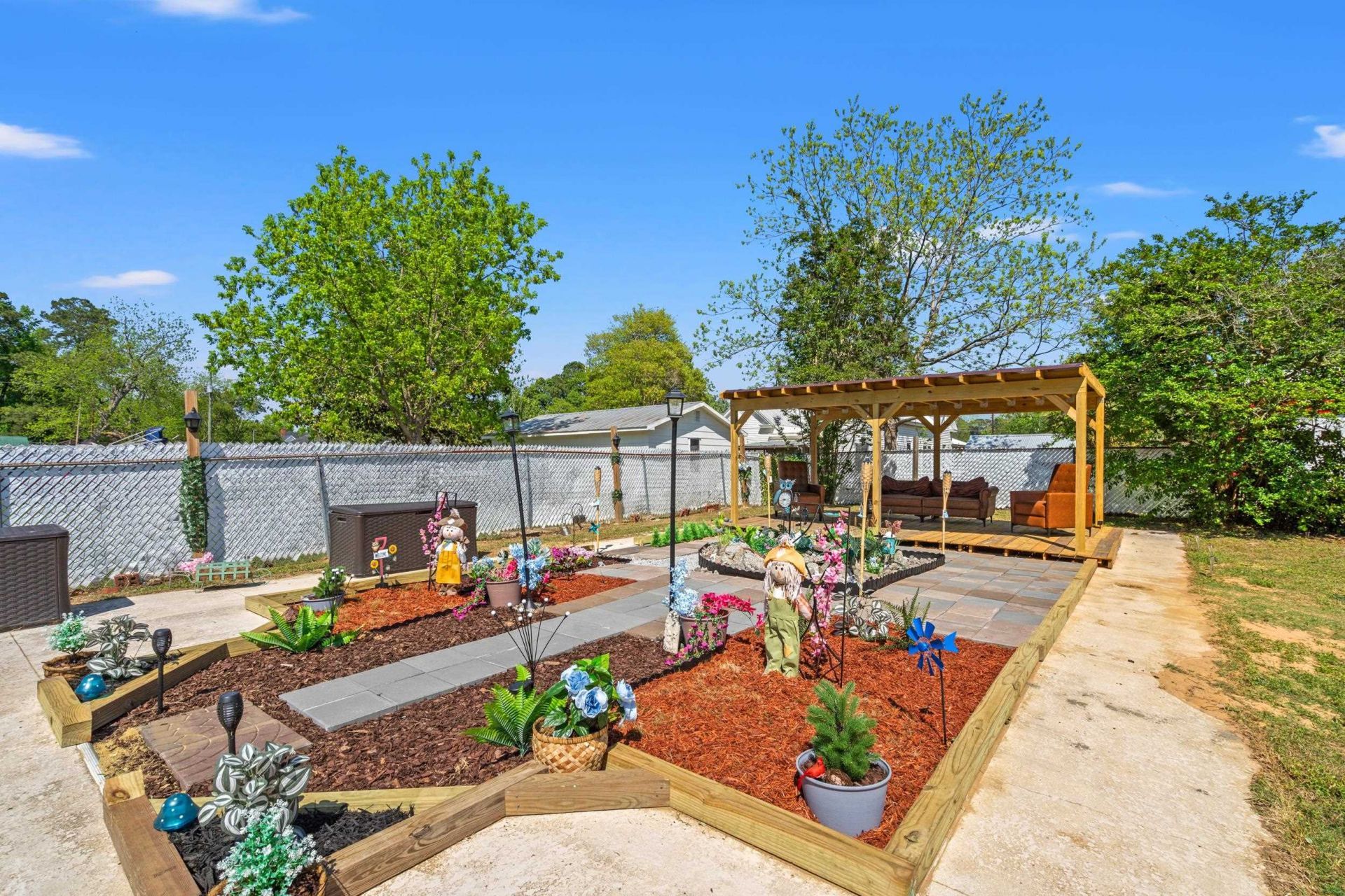 209 E Walnut St.  Photo 23