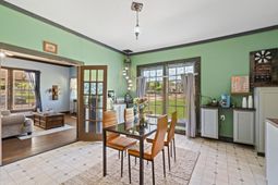 209 E Walnut St.  photo 4