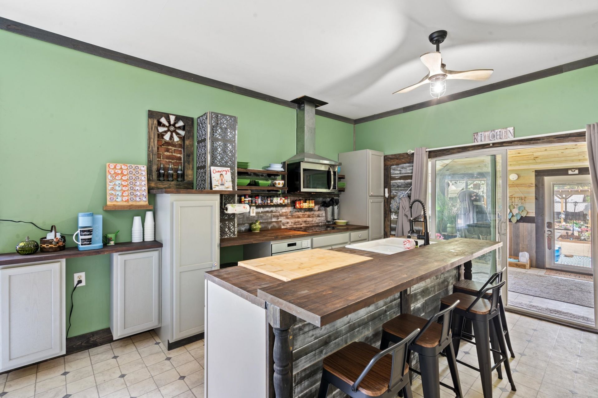 209 E Walnut St.  Photo 4