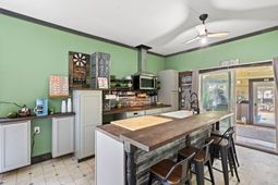 209 E Walnut St.  photo 4