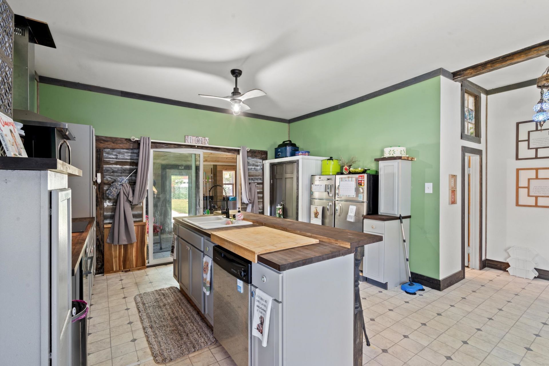 209 E Walnut St.  Photo 5