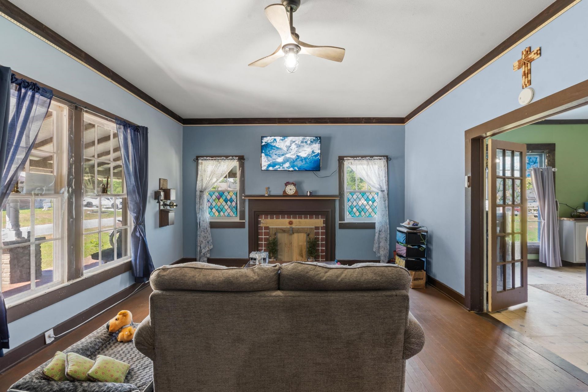 209 E Walnut St. Photo 7