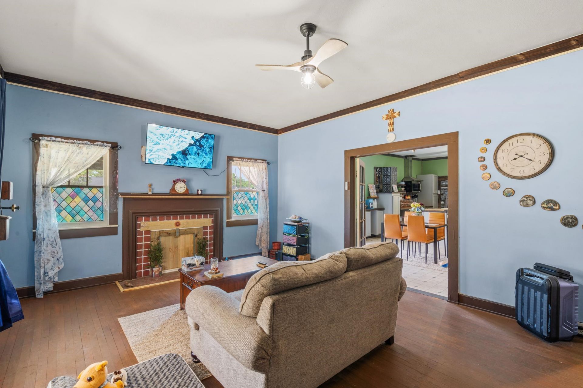 209 E Walnut St.  Photo 8