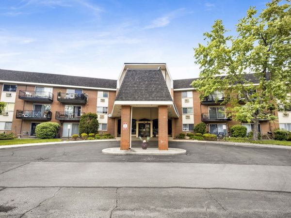 1188 Royal Glen Drive, Unit 126, Glen Ellyn, IL 60137