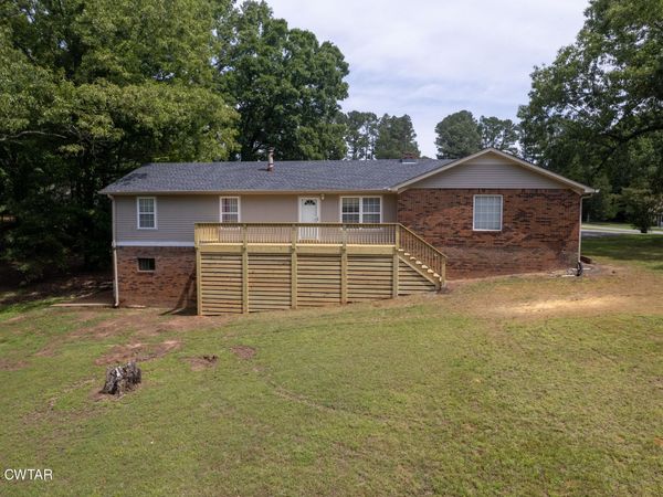 363 Lakewood Drive E, Jackson, TN 38305
