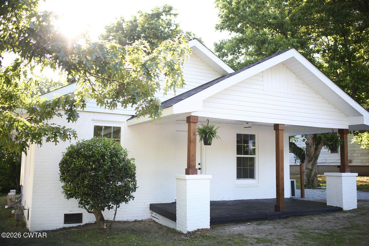 241 S Lindsey Street, Jackson, TN 38301 Main Photo