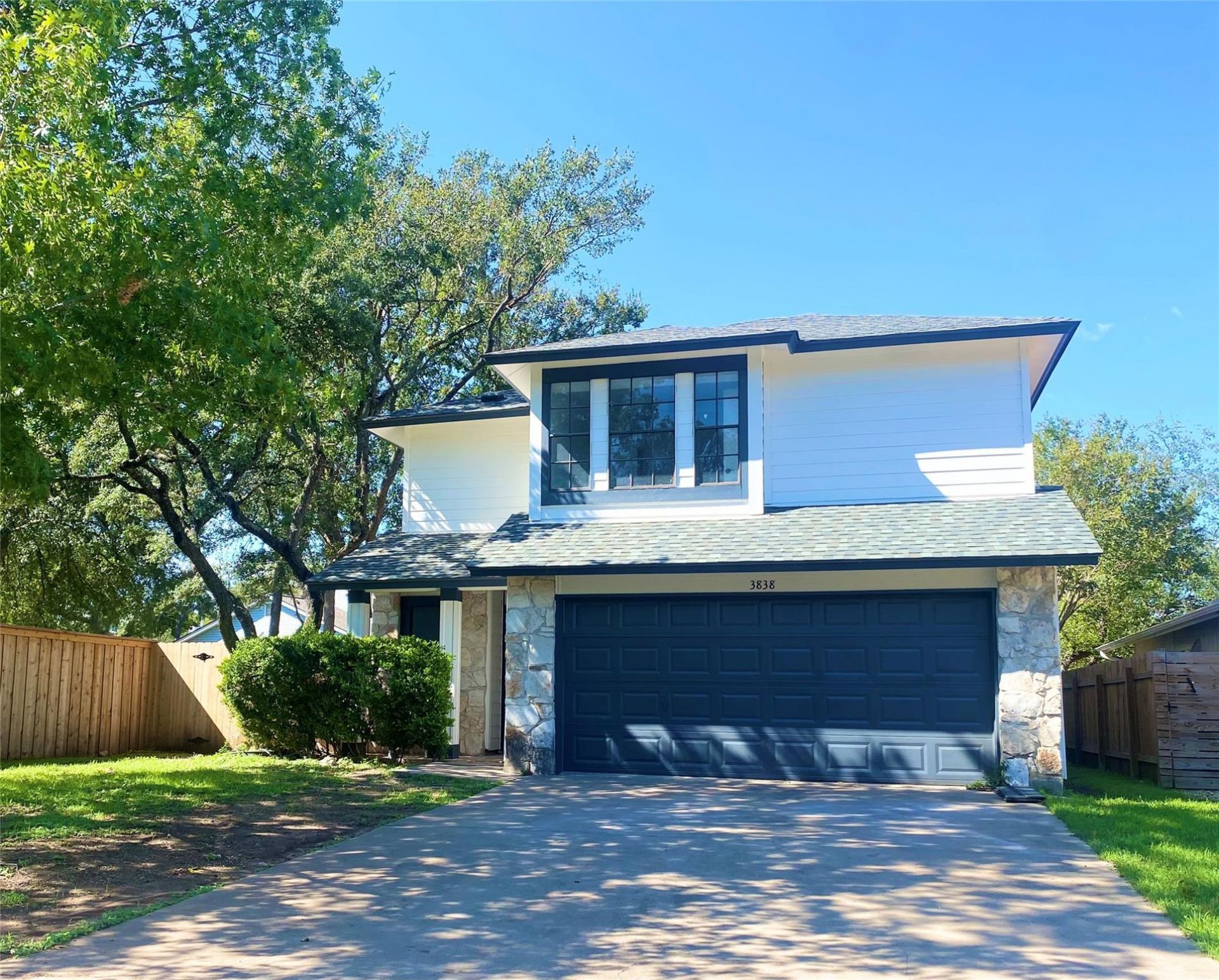 3838 Arrow Dr, Austin, TX 78749 Main Photo