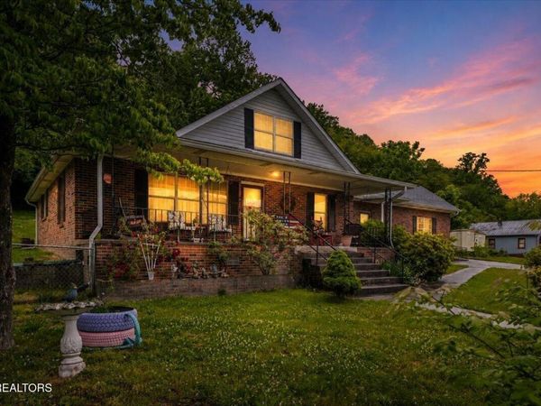 915 Cherry St, LaFollette, TN 37766