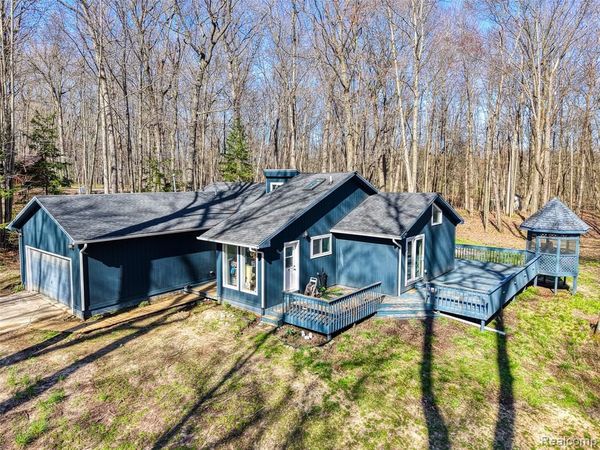 9820 Oakhurst Road, Holly Twp, MI 48442