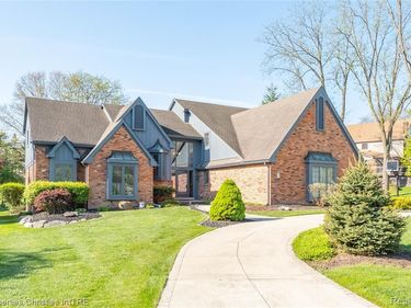 38621 Rutgers Drive, Farmington Hills, MI 48335