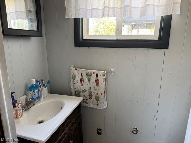 128 W 8th Street, Uhrichsville, OH 44683 Photo 14