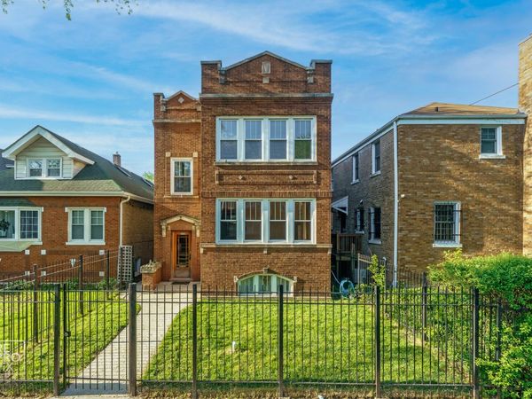 4055 W Nelson Street, Unit 1, Chicago, IL 60641