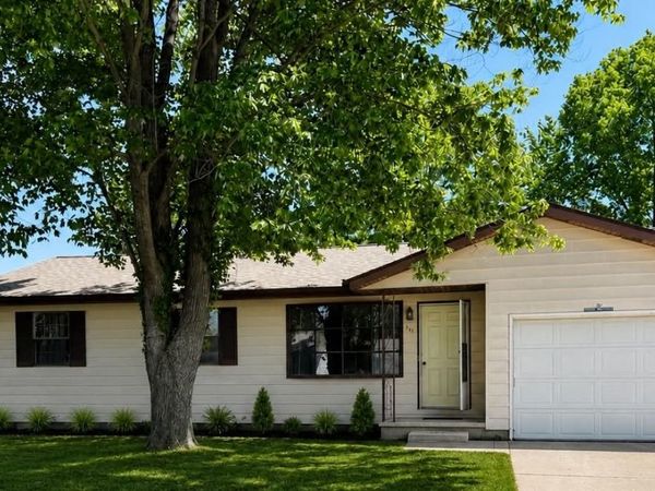 502 Prairie View Drive, Salem, IL 62881