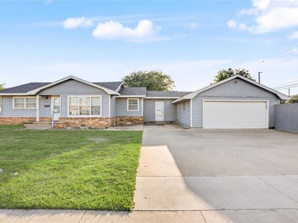 1221 Hickory Street, Altus, OK 73521