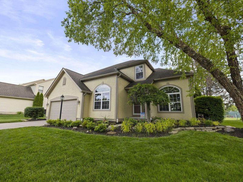 859 Dunvegan Court, Pickerington, OH 43147 Photo 2