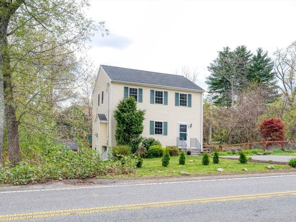 289 Weymouth St, Holbrook, MA 02343