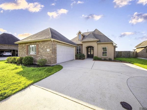 6107 Waterford Ln, Sorrento, LA 70778