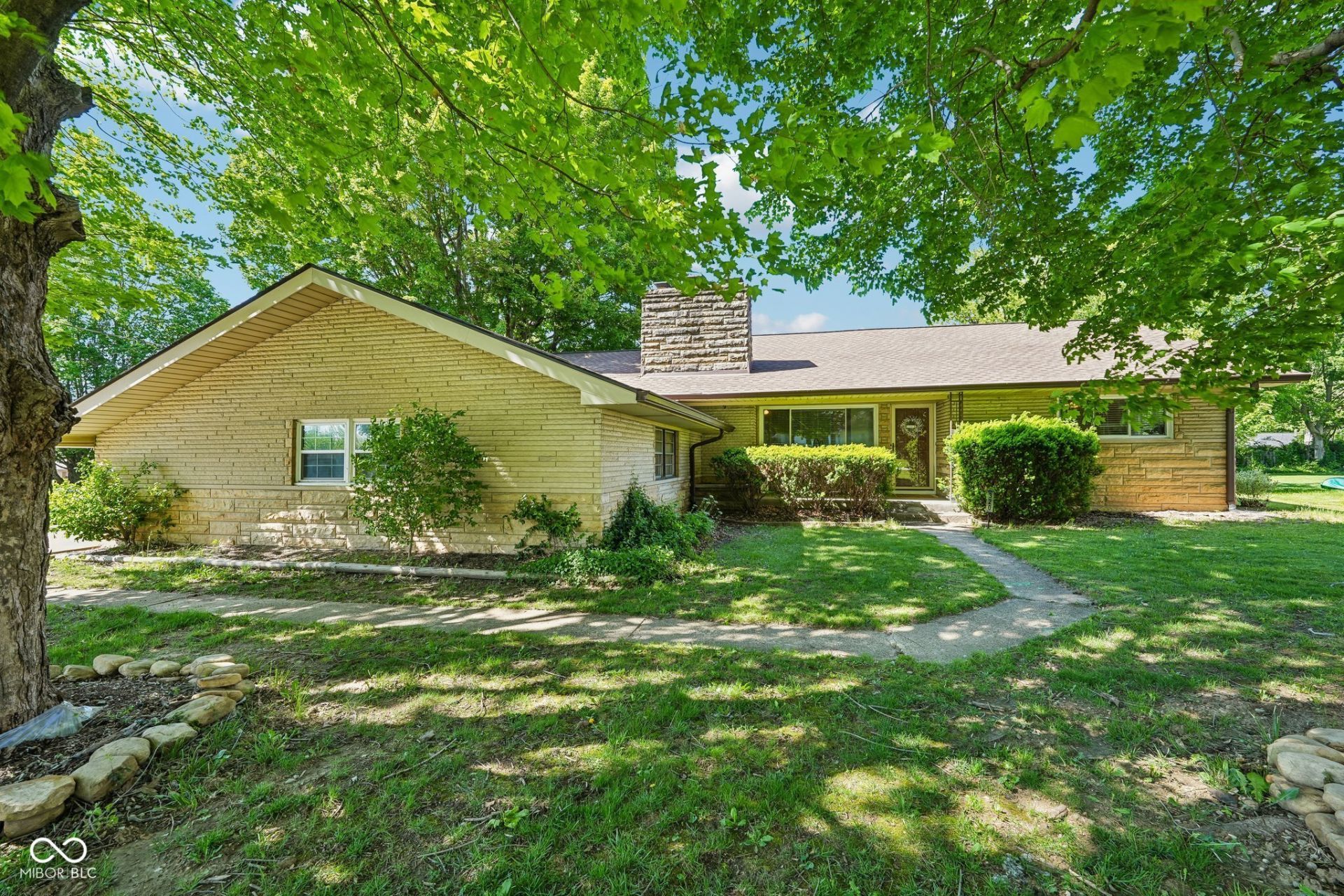 320 Maple Street, Greenwood, IN 46142 Main Photo