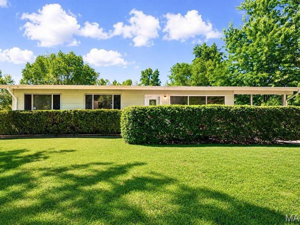 410 Hawthorn Avenue, St Charles, MO 63301
