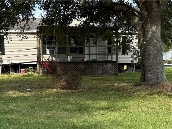180 E BELLEVUE Lane , Port Sulphur, LA 70083