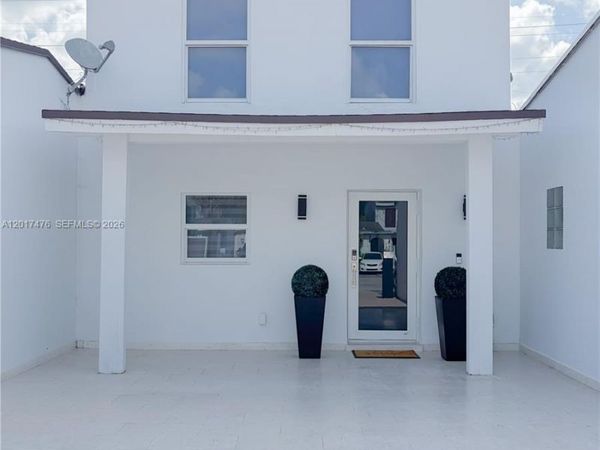 6709 W 15th Ct , Hialeah, FL 33012