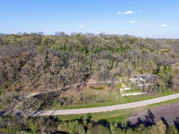 000 Peerless Road, New Glarus, WI 53574