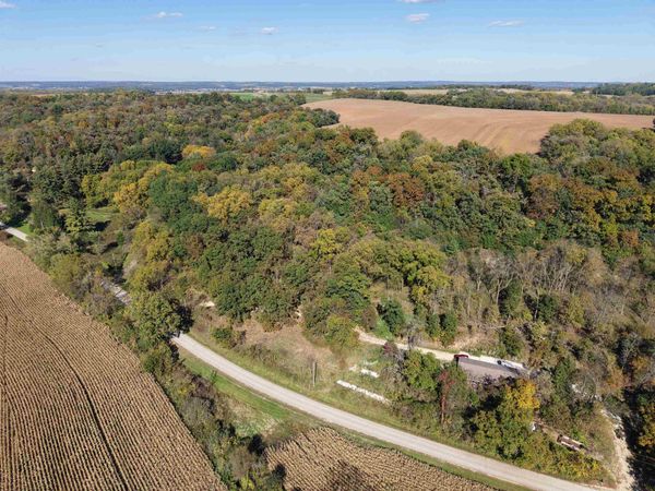 000 Peerless Road, New Glarus, WI 53574