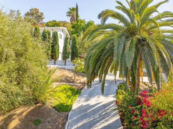 10272 Willow Springs Lane, Sunland, CA 91040