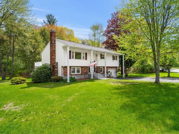 35 Freeport Dr, Burlington, MA 01803