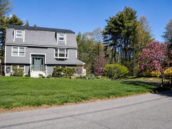2 Skunk Rd, Merrimac, MA 01860