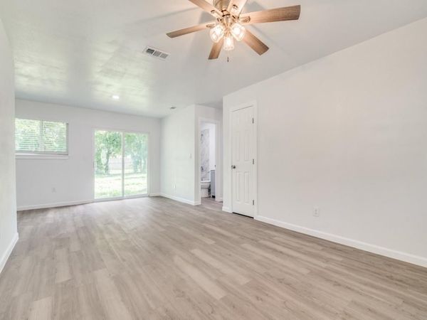 525 Moonlight Drive , Garland, TX 75040