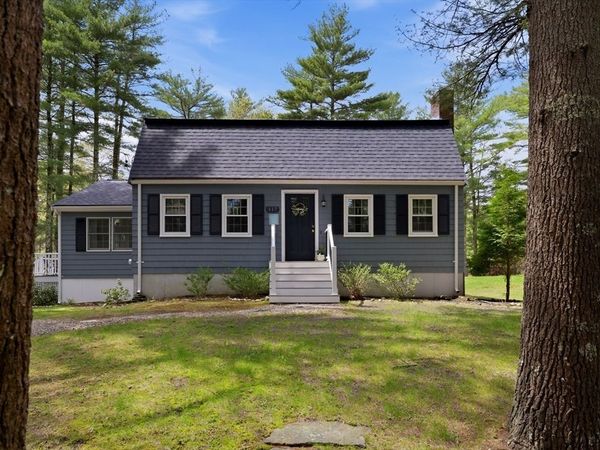 117 Pelham St, Pembroke, MA 02359