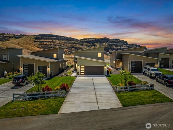 9779 Ridgeview Drive NW, Quincy, WA 98848