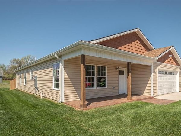 902 S Monroe Street, Lyndon, KS 66451