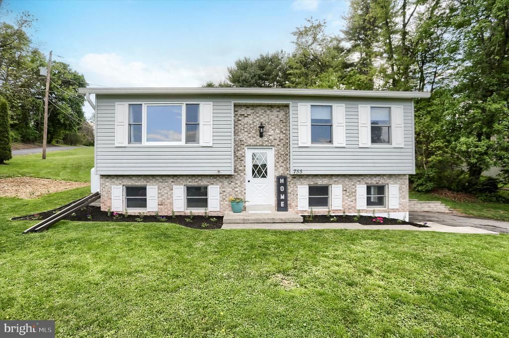 755 Green Hill Drive, Newport, PA 17074 Main Photo