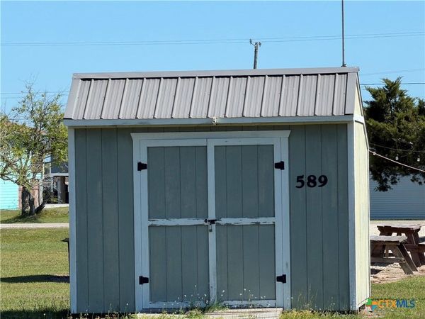 589 Swallow Drive , Palacios, TX 77465