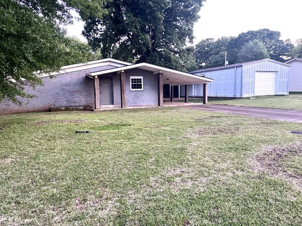 1612 Tennessee St , Sheffield, AL 35660