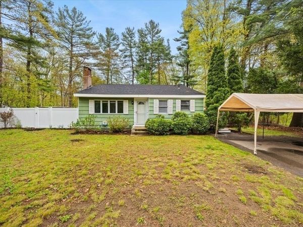 9 Green St, Foxboro, MA 02035