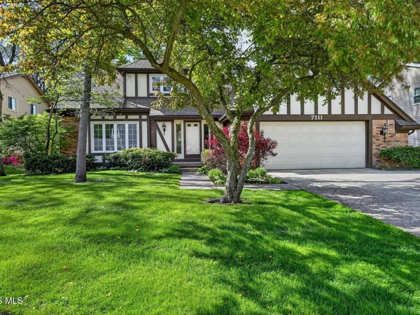 7111 Williamsburg Drive, Sylvania, OH 43560